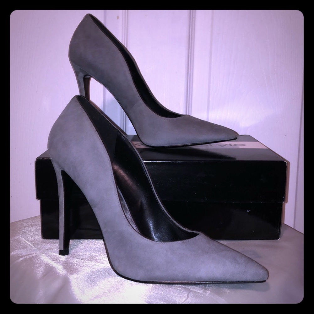 Nine West Grey Suede Pumps